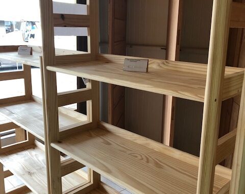 Estante de Pinus com 5 prateleiras 166cm altura x 80cm prateleiras