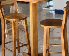 Kit Mesa bistrô com 2 banquetas Verniz