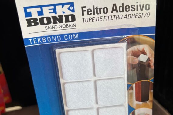 Feltro adesivo quadrado branco 22mm Tekbond
