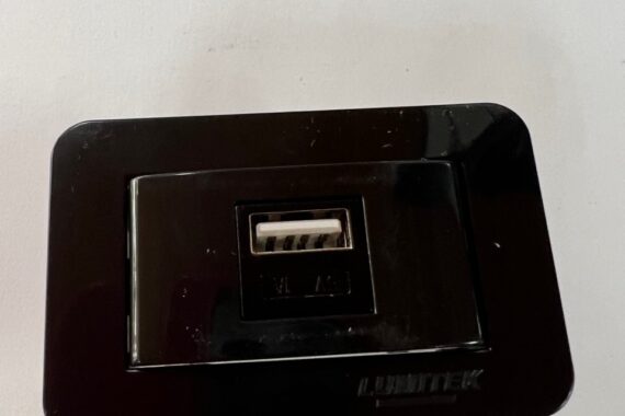 Tomada USB charger Preta Lumitek