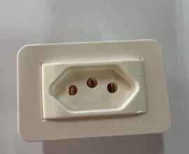 Tomada 20A Branca para móveis Lumitek