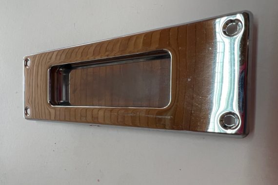 Concha embutir c 2 Parafusos Internos 142 15cm Cromada União Mundial