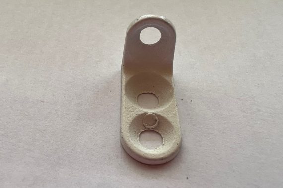 Cantoneira 13×20 3 furos aliviada Branca 3D