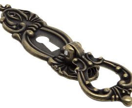 Puxador colonial vertical com entrada de chave 3D