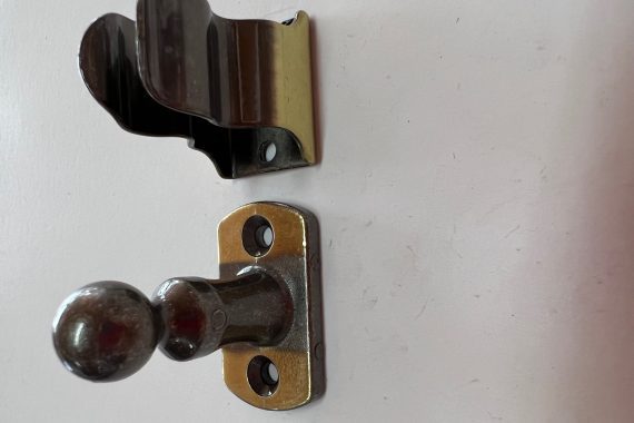 Prendedor de garra para porta LO União Mundial