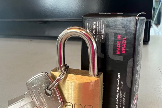 Cadeado 25mm latão Pado